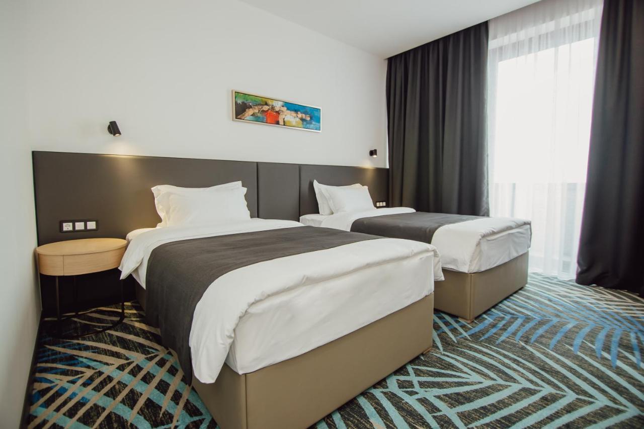 Graphic Hotel Batumi Exterior photo